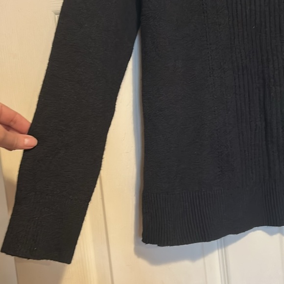 2/$15 Old Navy Sweater Size Medium Black - Picture 2 of 7